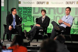 David Karp, en el centro, fundador de Tumblr en 2007.