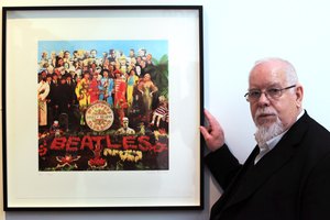 El artista Peter Blake diseñó la tapa del disco.