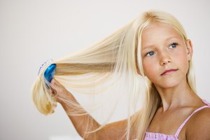 Peina tu cabello.
