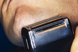 Los hombres no reciben un afeitado tan de cerca con la maquinilla eléctrica, frente a la manual.