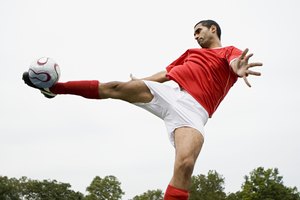 Los zapatos de futbol soccer con más ojales permiten un amarrado al gusto de cada quién.