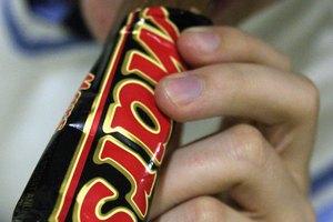 Una sola barra Mars puede aumentar tu consumo de calorías por un par de cientos de calorías.