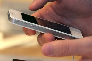 Sincroniza dispositivos iPhone para transmitir contactos telefónicos o archivos de forma inalámbrica a través de Bluetooh.