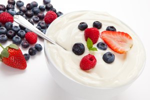 Yogur y fruta.