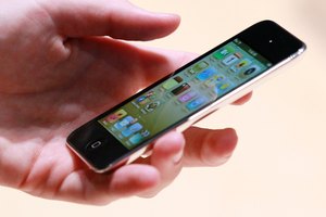 El iPhone de Apple tiene un chip interno que te permite conectar el dispositivo a otros dispositivos Bluetooth compatibles en la zona.