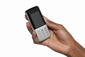 Activa tu teléfono celular.