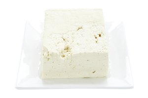 El tofu es una fuente de proteína saludable.