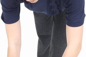 Krav maga utiliza movimientos muy directos que dependen de detener los ataques de su oponente con contraataques hasta neutralizar al oponente.