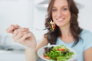 Hacer la comida tú mismo te ayuda a bajar de peso.