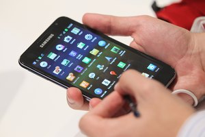 Elimina las aplicaciones que no deseas con el explorador de archivos activado por el root.