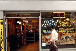 Evita la comida alta en calorías de Subway.