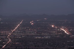 Disfruta de las vistas panorámicas al amanecer sobre Camelback Mountain.