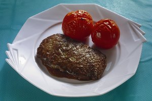 Una dieta alta en proteínas y baja en carbohidratos refinados, como la dieta Paleo, pueden ayudarte a perder peso.