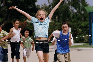 Haz la acción de correr divertida para aumentar la velocidad del niño.