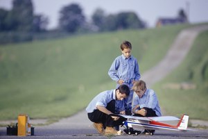 Enfoca esta actividad con un sentido de la seguridad y aprende las reglas que se aplican al aeródromo.