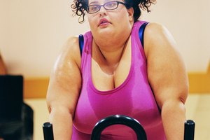 El ejercicio regular puede ayudarte a perder grasa incluida la que forma el doble mentón.