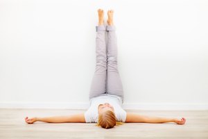 Postura de las piernas en la pared.