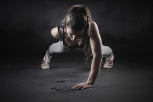 Las flexiones obligan a trabajar el tronco superior del cuerpo.