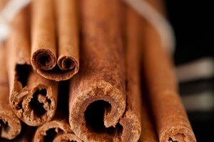 La loción de canela puede ayudarte a tensar tu abdomen.