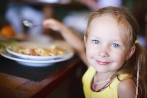 Una dieta bien balanceada ayudará a los niños a crecer y a aprender.