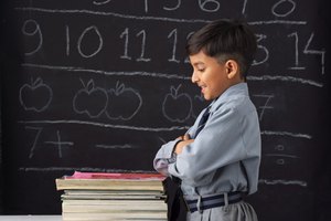 Establece metas realistas a corto plazo con tu hijo para ayudarlo a convertirse en una persona más positiva.