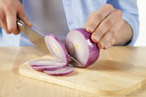Ciertos alimentos pueden causar mal aliento.
