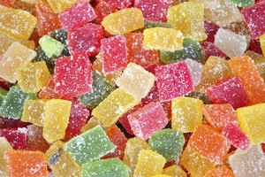 Las golosinas masticables tardan más en consumirse y puede ser más satisfactorio comerlas.