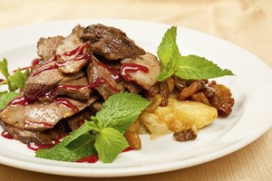 Los alimentos ricos en proteínas como la carne pueden provocar dolor en los riñones con el tiempo.