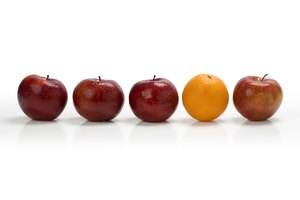 Manzanas y naranja.