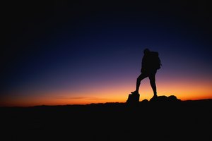 A los montañistas en especial les gusta ser los primeros en subir una montaña o la cara de una.