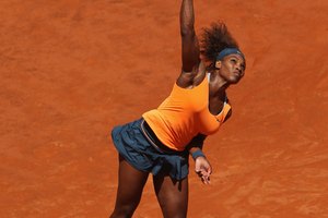 Los hombros fuertes ayudan a la profesional del ténis, Serena Williams.