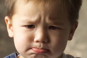 Puedes notar problemas de comportamiento durante el divorcio, como berrinches e inestabilidad.