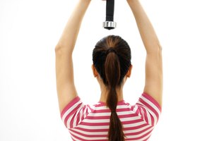 Trabajar los tríceps efectivamente requiere movimientos específicos.