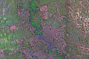 Puedes pegar múltiples imágenes de Google Maps para hacer tu propia foto satelital a gran escala.