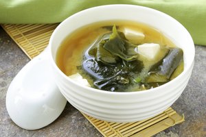 Tazón de sopa de miso.