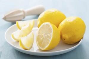 Limón en rodajas.