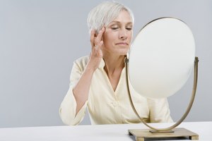 Preparatión H puede ayudar a reducir las arrugas de los ojos.