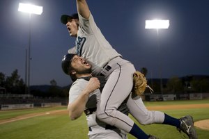 Cuando practicas deportes de alta actividad, tu cerebro libera neurotransmisores conocidos como endorfinas.
