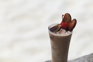 El café helado puede estar lleno de azúcar.