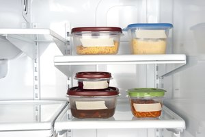 Alimentos clasificados y almacenados correctamente.