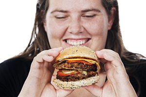 La mala alimentación puede provocar obesidad y trastornos alimenticios.