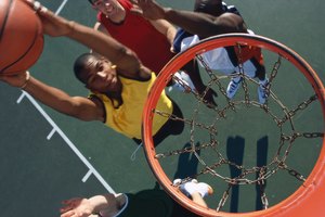 En baloncesto hay muchas probabilidades de lesiones por la rapidez intrínseca del deporte.