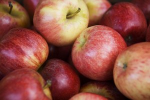 Frutas como las manzanas contienen azúcar fructosa.