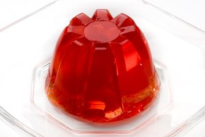 Gelatina de fruta roja.