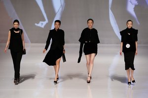 Enséñales a tus amigos a organizar su propio desfile de modas.