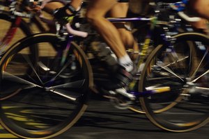 Los ciclistas mantienen un fuerte cuerpo delgado con ejercicio aeróbico regular.