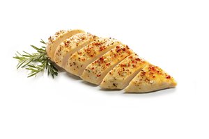 imagen de una pechuga de pollo con especias