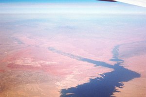 Puedes elegir entre un gran número de campings pintorescos a lo largo del Colorado River y sus lagos.
