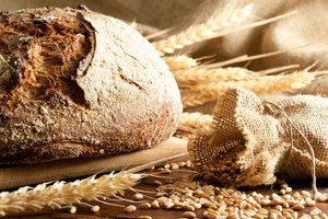 El gluten provoca dolores de garganta si eres sensible a éste.