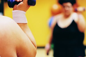 La grasa en la espalda puede crear bultos poco estéticos en tu ropa.